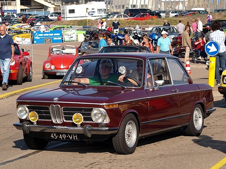 Photo of a two door BMW 1802 Dutch registration 4549VH seen at the