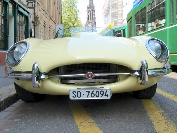 Front view of Jaguar E-type Series I convertible