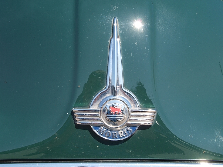 Morris Minor Traveller insignia