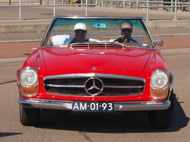 Classic Mercedes-Benz 230SL