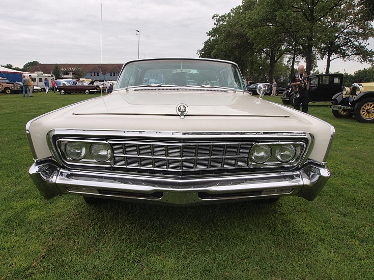 White coloured Chrysler Imperial of the mid-60s