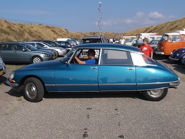 Blue Citroën DSuper