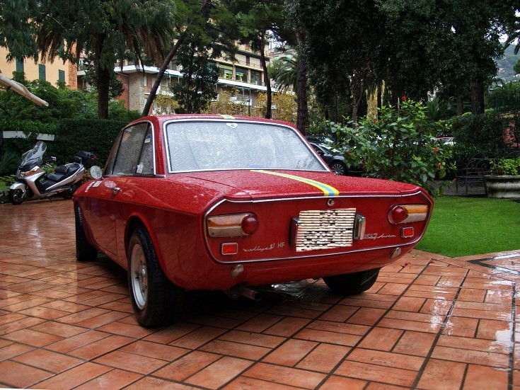Rear view of the Lancia Fulvia Coup Rally 13 HF of picture 5212