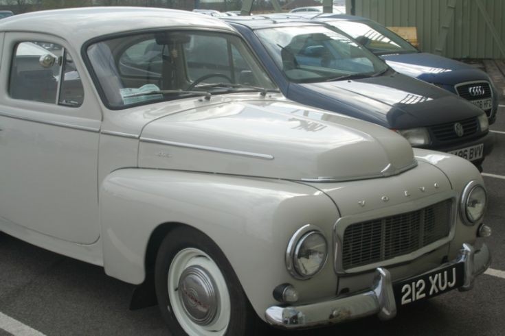 Volvo 212XUJ