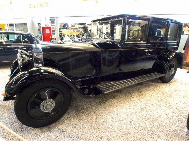 Rolls with closed cab