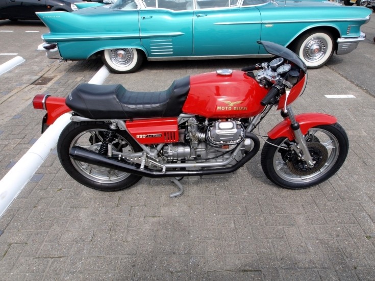 Red Moto Guzzi 850 Le Mans