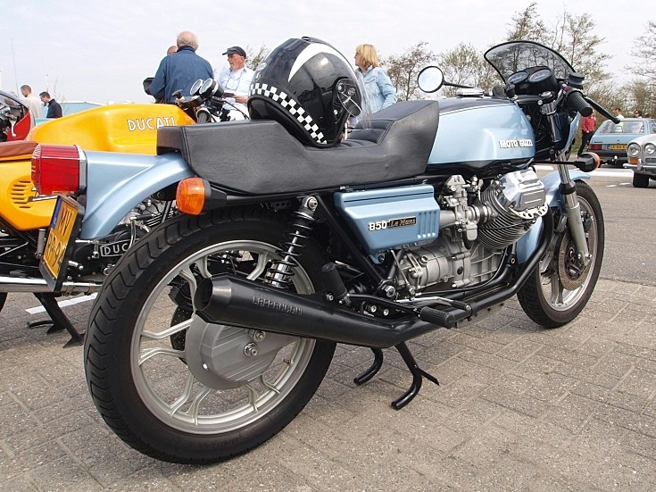 Blue Moto Guzzi 850 Le Mans
