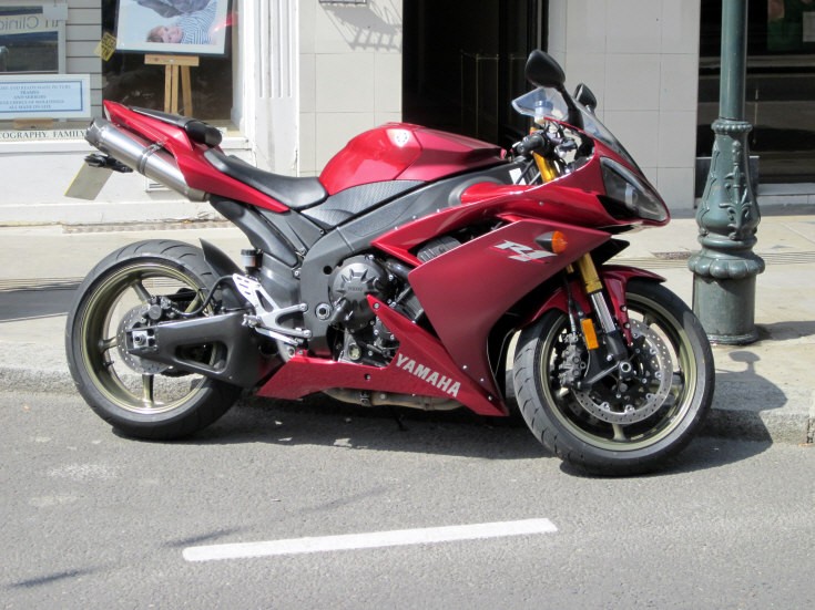 Yamaha R1