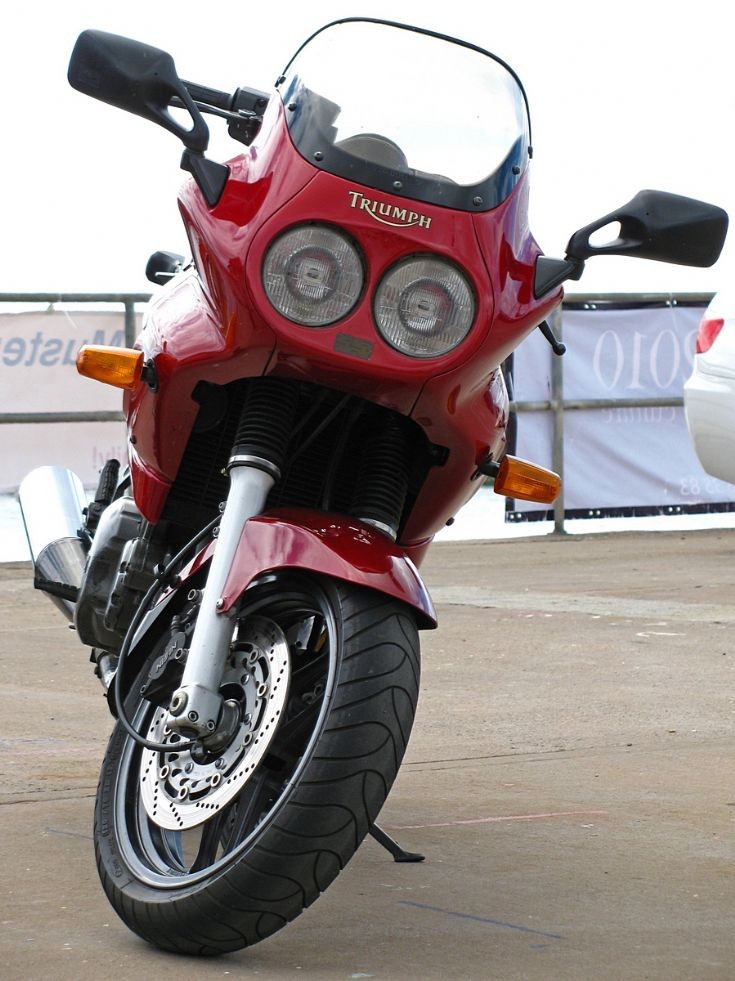 Triumph Sprint 900 (Front View)